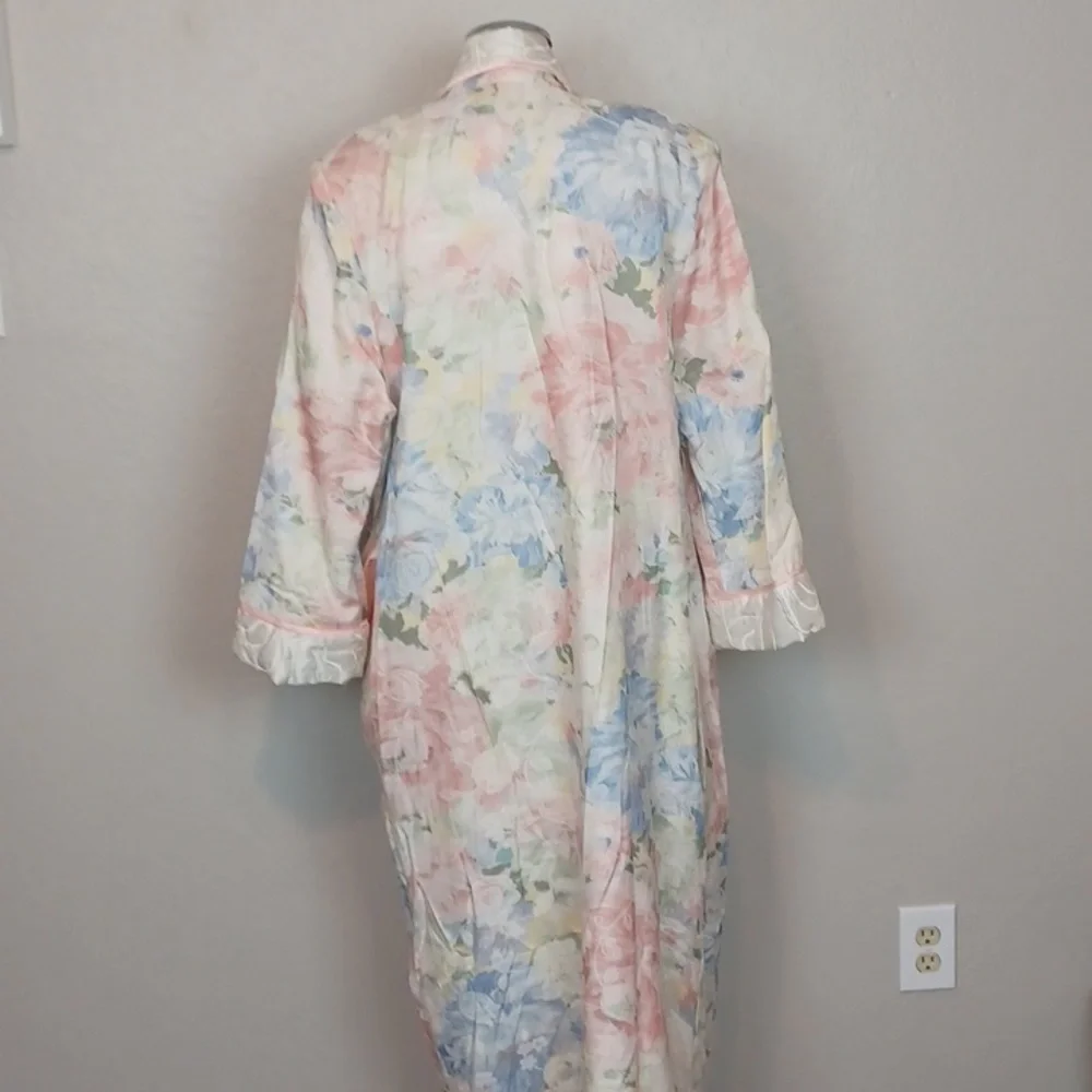 Vintage Natori Bathrobe - Picture 9 of 12